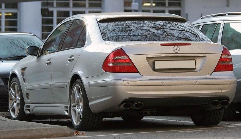 Спойлер, козырек, бленда заднего стекла w211 amg