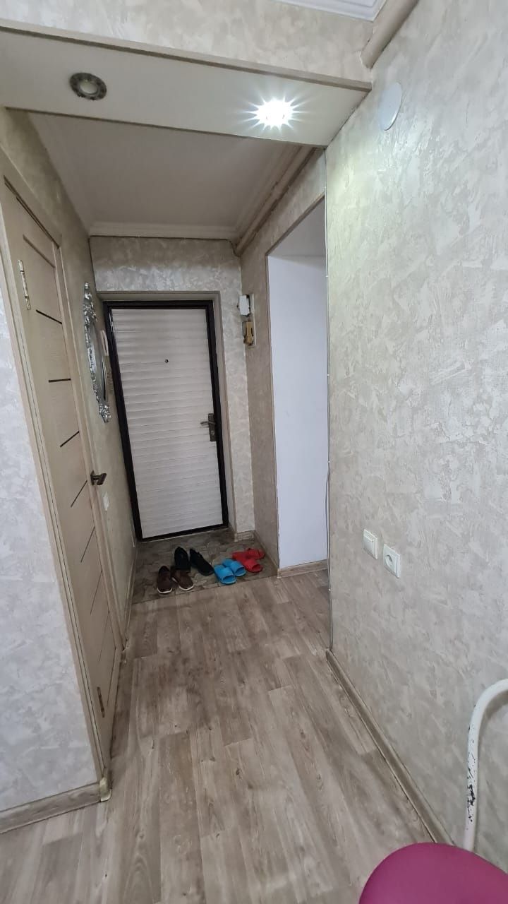 Центре 1 комнатная 2 этаж Республика Калдаякова
