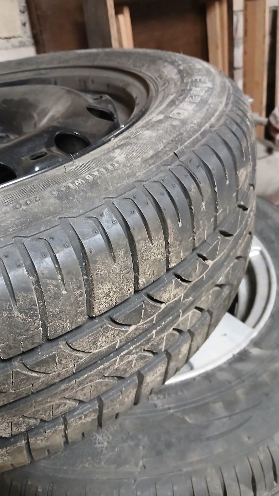 Продам летние шины 195/65 r15 б/у на дисках + запаска 185/60 r15