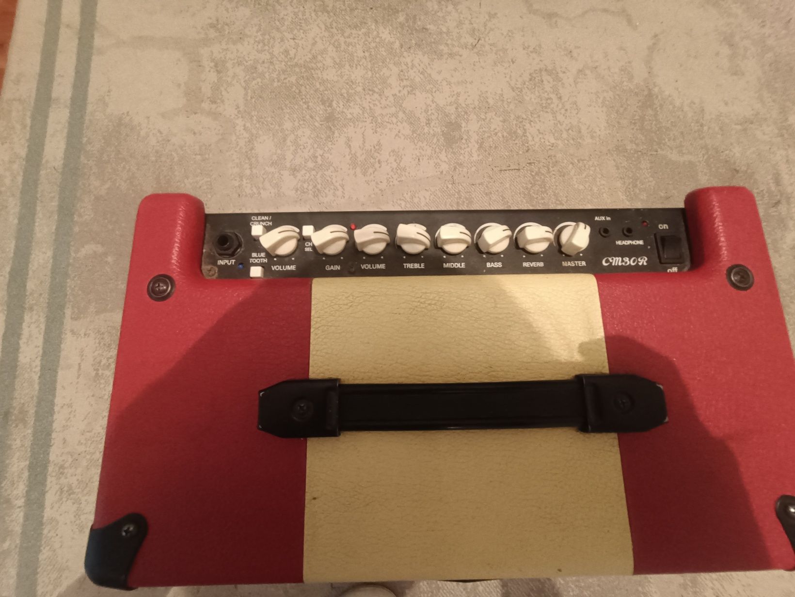 Продаю комбоусилитель CORT CM30R