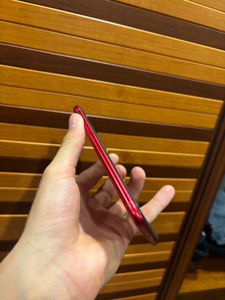 Продам Phone 11 Red Product