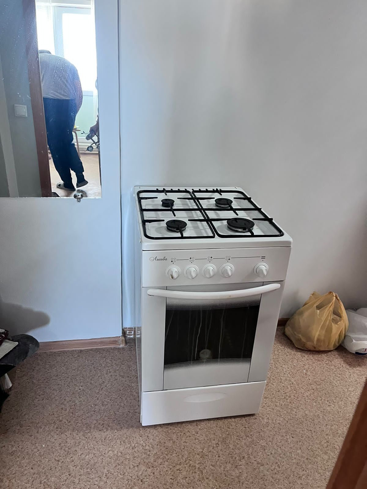 Продам газовую плиту срочно не дорого