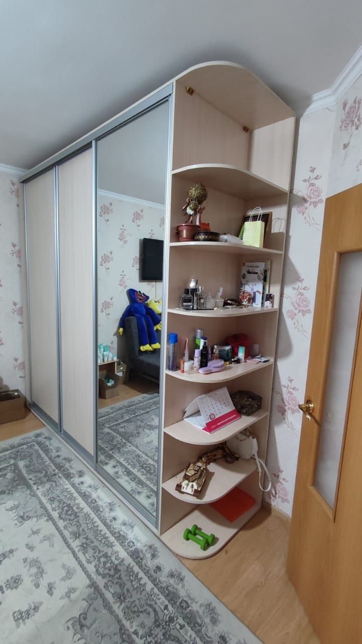 Продам шкаф с раздвижными дверями
