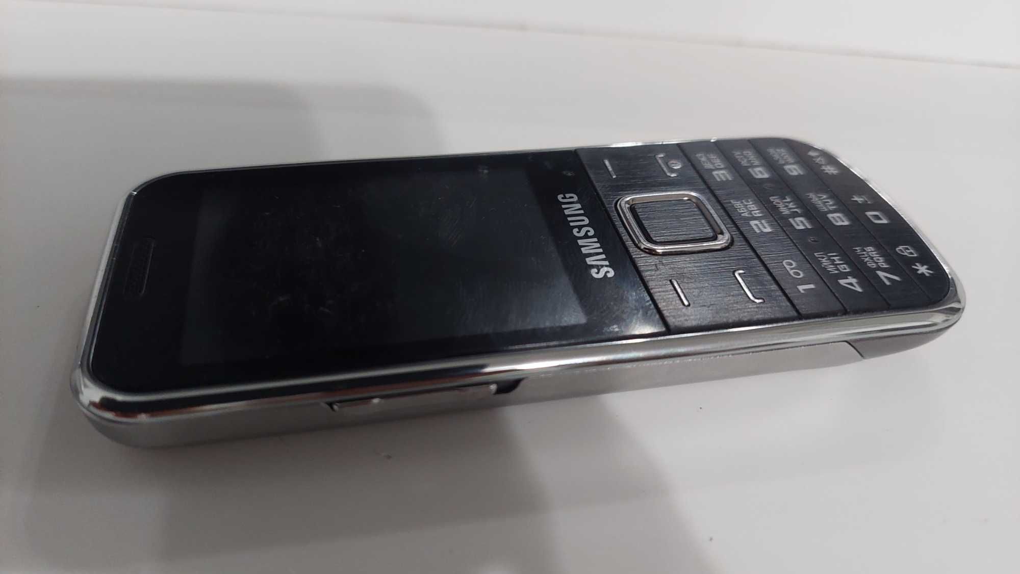 Продаю кнопочный телефон samsung