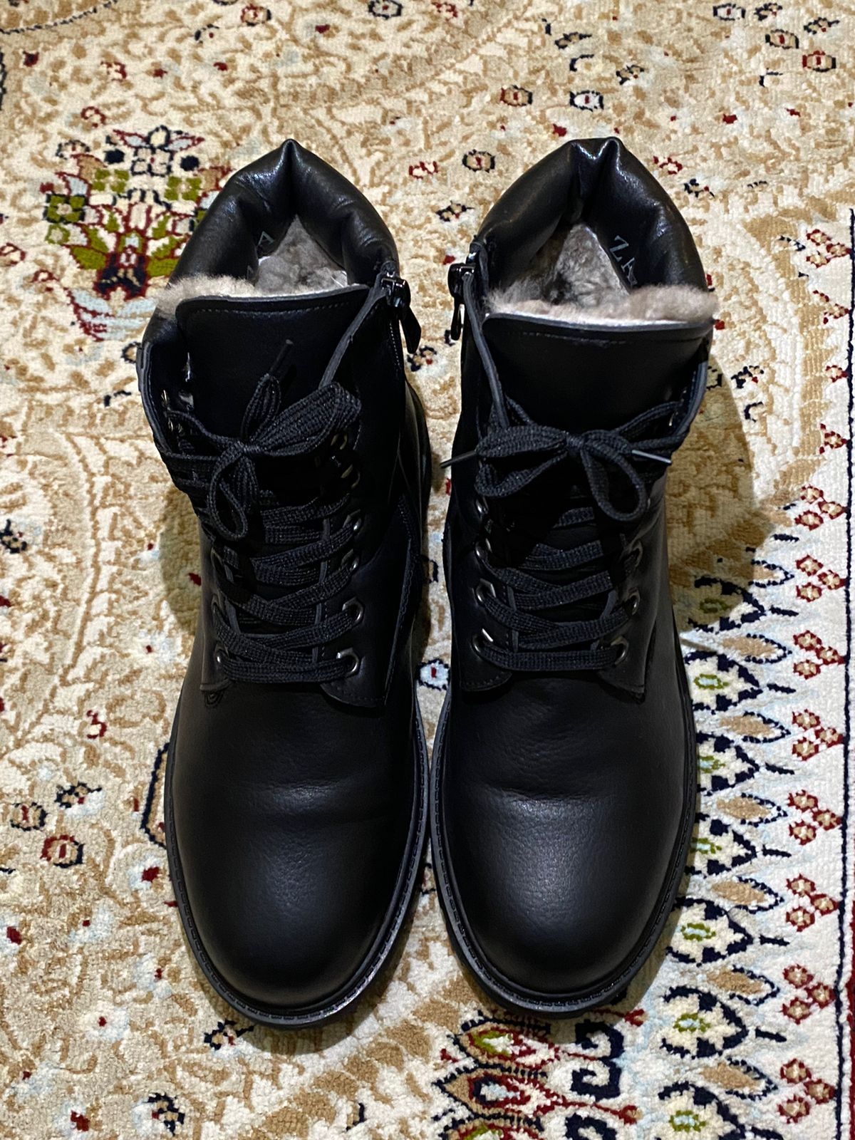 Продам ботинки зимние