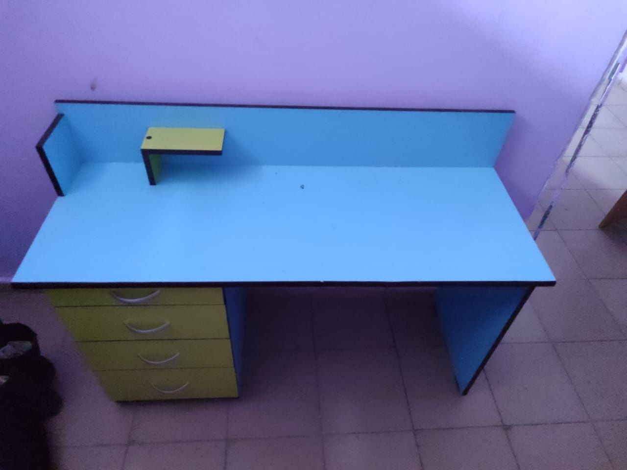 Продам стол для школьника
