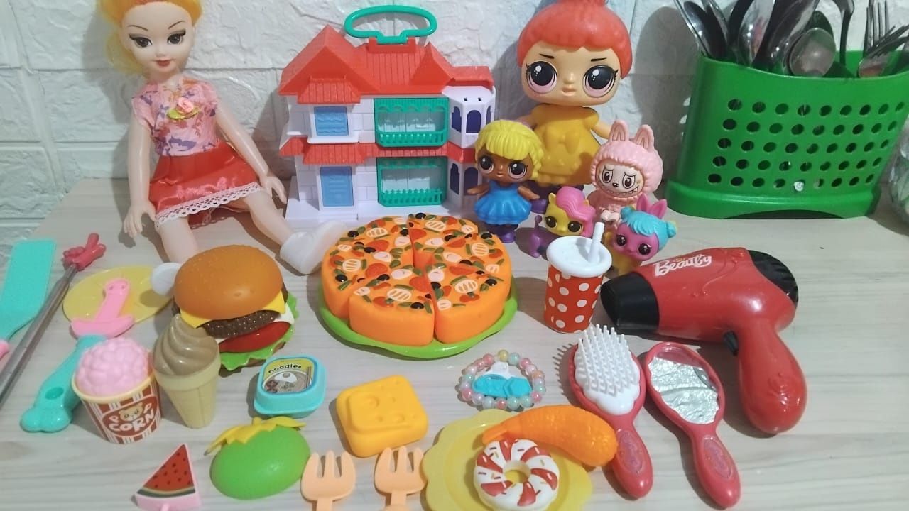 Продам пакет игрушек для девочки!