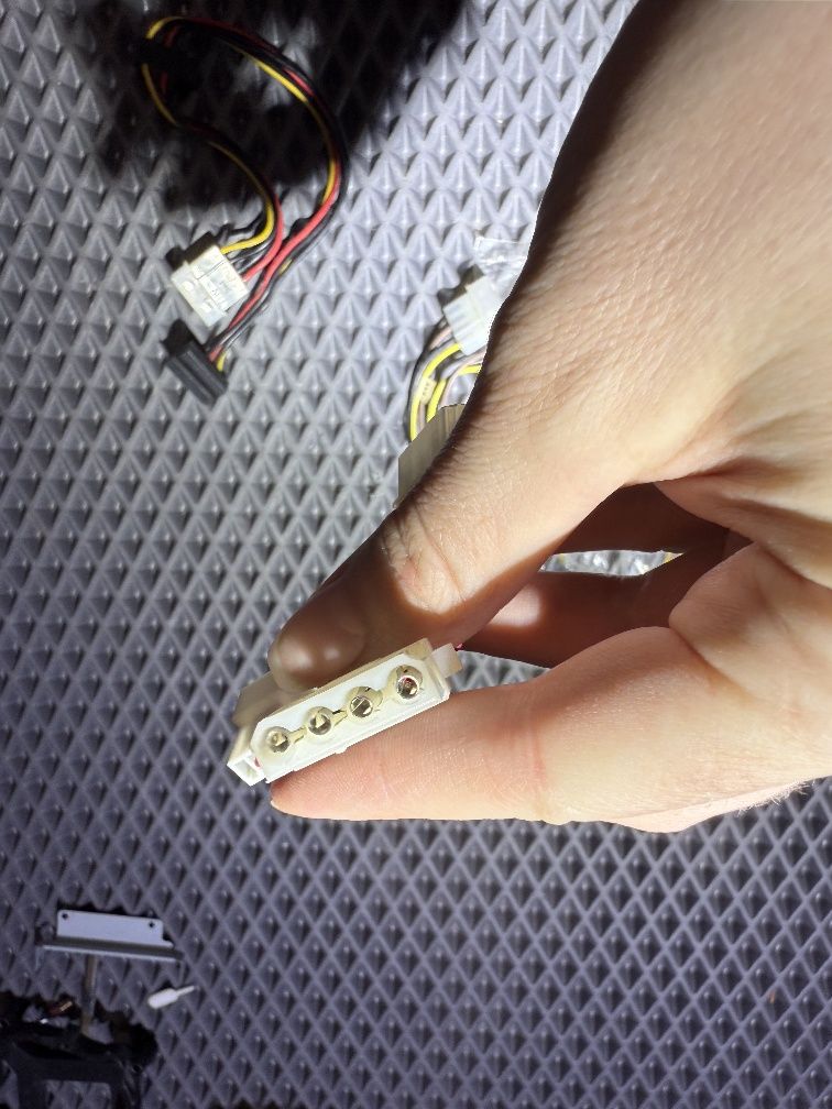 Переходники питания для видеокарт (2x MOLEX на 6-pin, новые)
